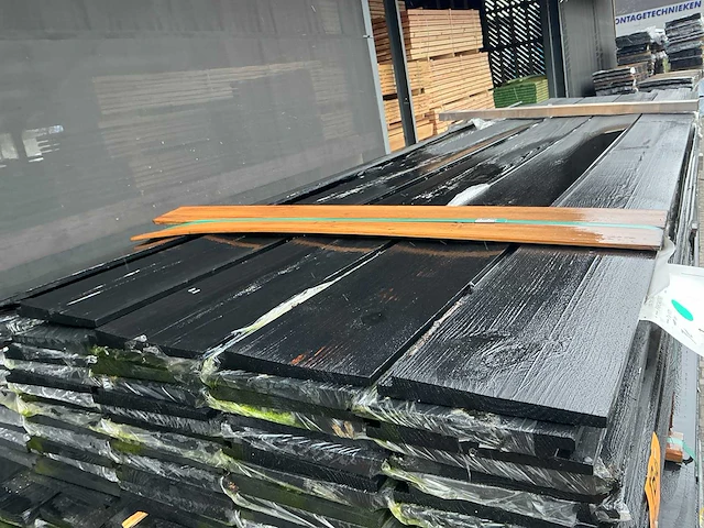 Zweeds rabat zwart gespoten 23x190mm, lengte 300cm (70x) - afbeelding 2 van  3