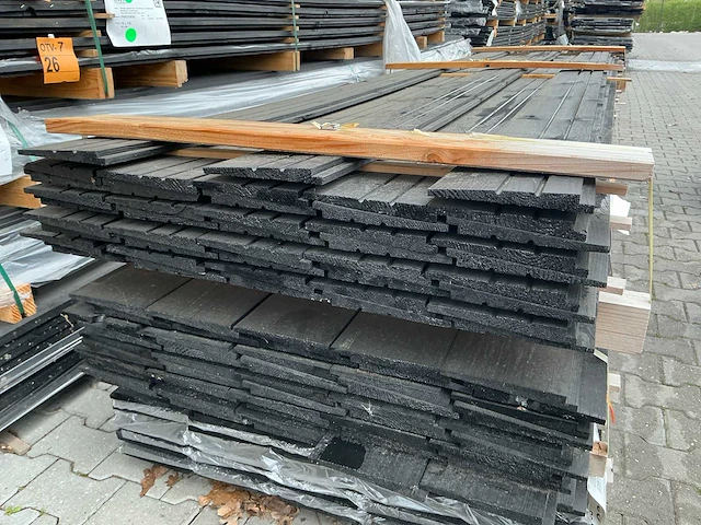 Zweeds rabat zwart gespoten 23x190mm, lengte 400cm (44x) - afbeelding 1 van  3