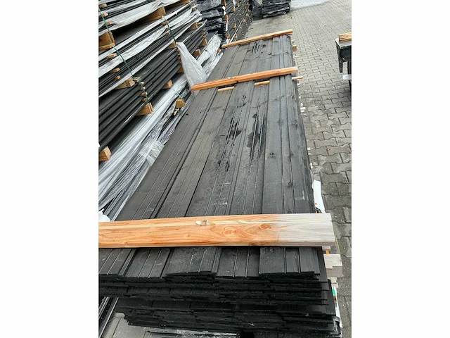 Zweeds rabat zwart gespoten 23x190mm, lengte 400cm (44x) - afbeelding 3 van  3