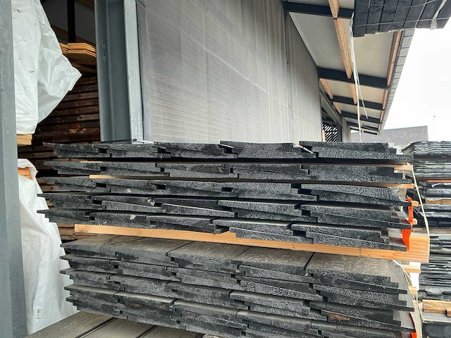 Zweeds rabat zwart gespoten 23x190mm, lengte 400cm (50x) - afbeelding 3 van  3