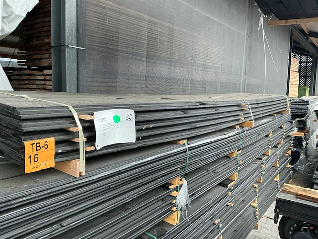 Zweeds rabat zwart gespoten 23x190mm, lengte 400cm (50x) - afbeelding 2 van  3