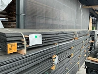 Zweeds rabat zwart gespoten 23x190mm, lengte 400cm (50x) - afbeelding 2 van  3