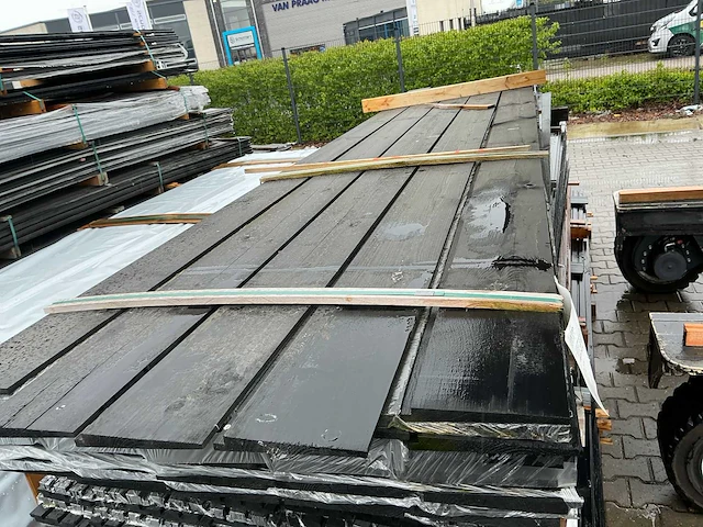 Zweeds rabat zwart gespoten 23x190mm, lengte 400cm (50x) - afbeelding 1 van  3