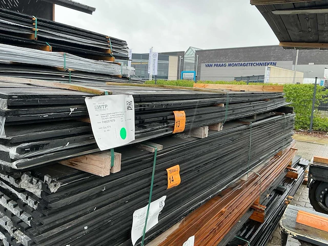Zweeds rabat zwart gespoten 23x190mm, lengte 400cm (50x) - afbeelding 3 van  3
