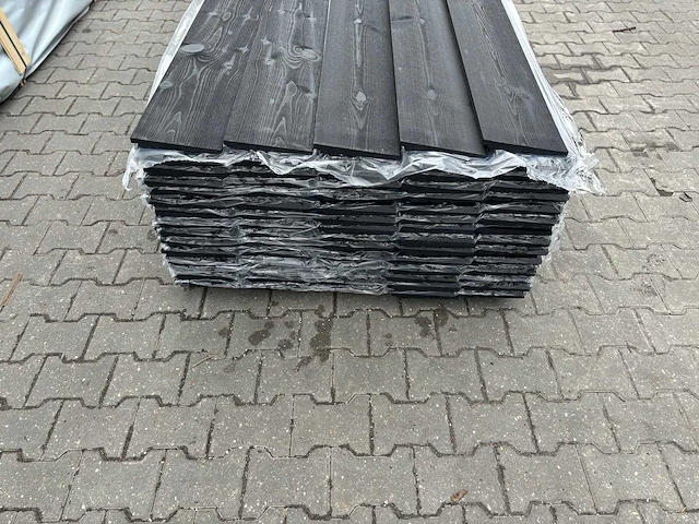 Zweeds rabat zwart gespoten 25x195mm, lengte 420cm (100x) - afbeelding 3 van  3