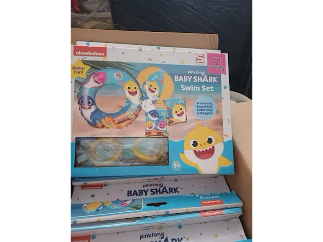 Zwem set baby shark 10 stuks - afbeelding 1 van  3