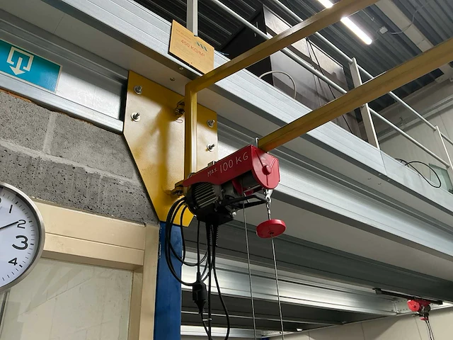 Zwenkarmkraan met staaldraadtakel - afbeelding 2 van  7