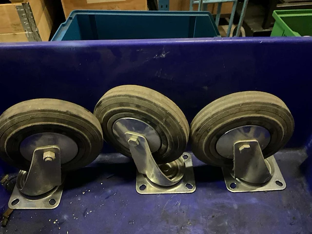 Zwenkwielen 200 x 50mm (3x) - afbeelding 1 van  4