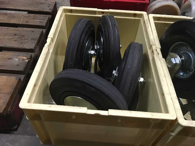 Zwenkwielen 200 x 50mm (3x) - afbeelding 2 van  4