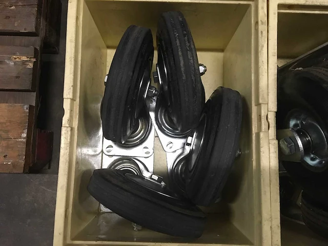Zwenkwielen 200 x 50mm (3x) - afbeelding 3 van  4