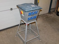 Zwerfkast keraf 107910 ke100 met 6 x 230 v, 3 x 380 v 32 amp, hoofdschakelaar en doorlus. - afbeelding 1 van  5
