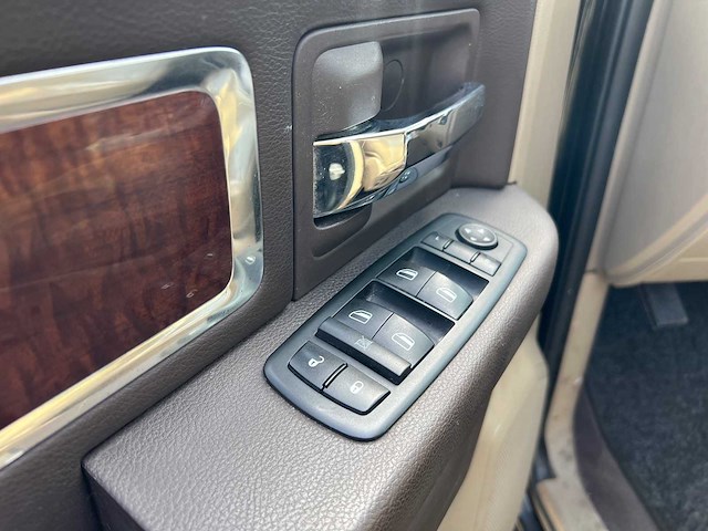 - - - dodge ram 5.7 v8 crew cab 2009 - afbeelding 28 van  40