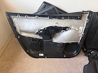 - - toyota yaris 3-deurs - achterbank met deurpanelen - afbeelding 2 van  11