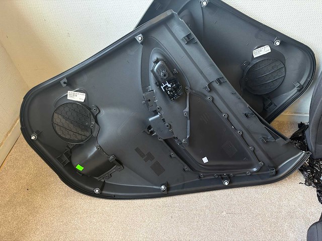 - - toyota yaris 3-deurs - achterbank met deurpanelen - afbeelding 5 van  11