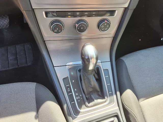 - 2013 - - personenauto - afbeelding 5 van  13