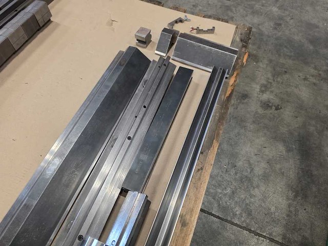 - amada - diverse onderdelen, gereedschappen en accessoires - afbeelding 3 van  3