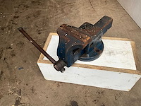 - bankschroef - metaal - overige werkplaatsinventaris - afbeelding 1 van  2