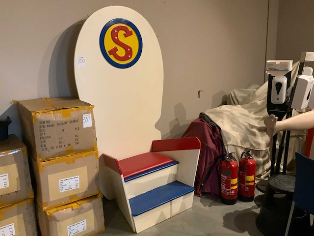 - houten troon - afbeelding 1 van  3