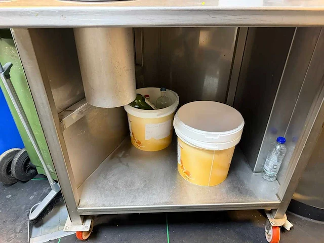 - mobiele rvs debrasseertafel - afbeelding 3 van  8