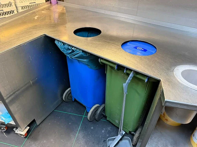 - mobiele rvs debrasseertafel - afbeelding 5 van  8