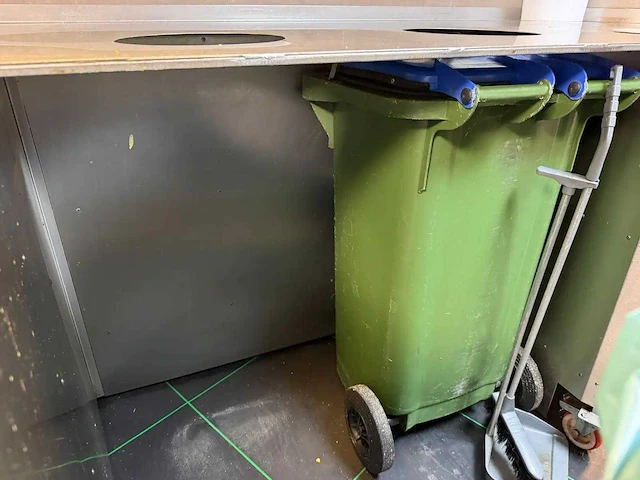- mobiele rvs debrasseertafel - afbeelding 6 van  8