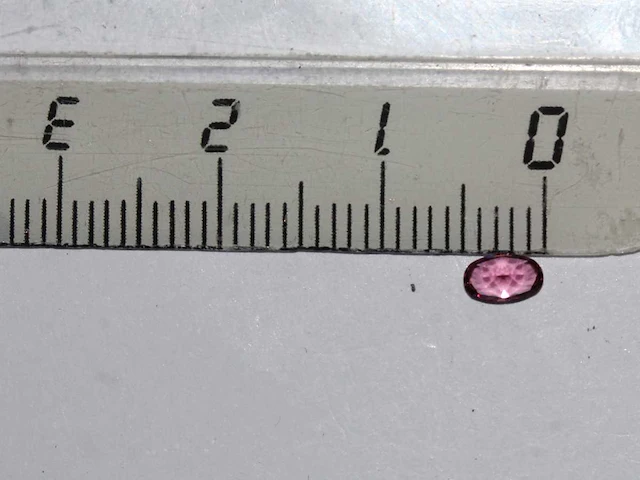 0,25 ct. ovale vorm roze lavendel - rododiet-edelsteen - afbeelding 6 van  8