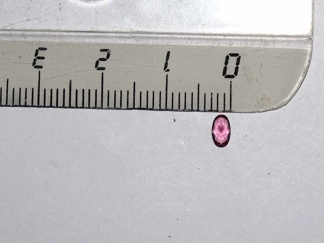 0,25 ct. ovale vorm roze lavendel - rododiet-edelsteen - afbeelding 7 van  8