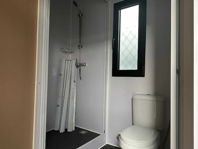 03-2024 - containerwoning met badkamer 40 ft hq / 12 m - afbeelding 8 van  11