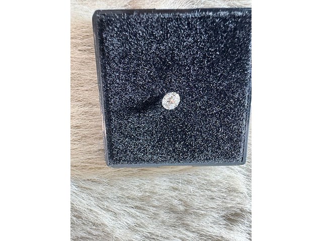 0.32 karaat diamant (gecertificeerd) - afbeelding 1 van  8