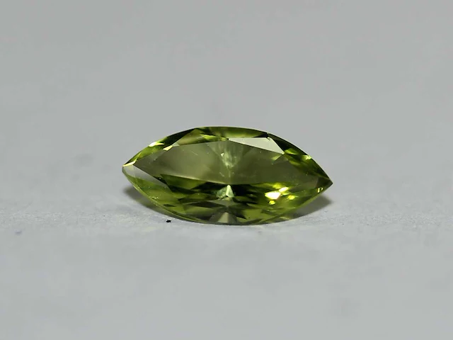 0,48 ct. marquise-vorm appelgroene kleur peridoot-edelsteen - afbeelding 2 van  13