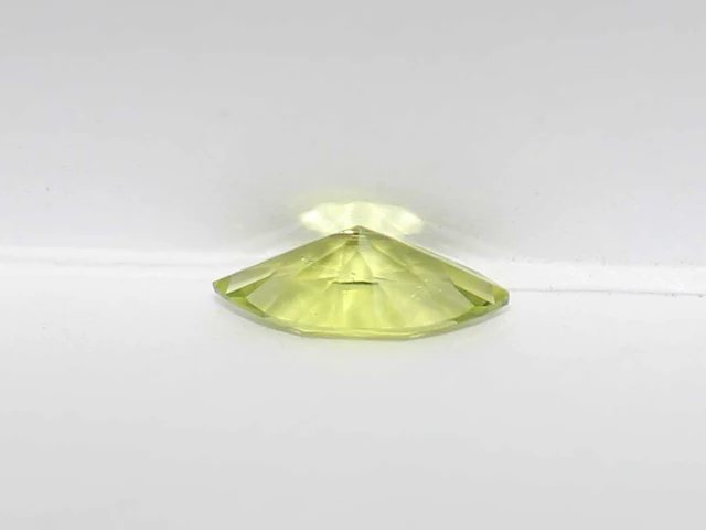 0,48 ct. marquise-vorm appelgroene kleur peridoot-edelsteen - afbeelding 5 van  13