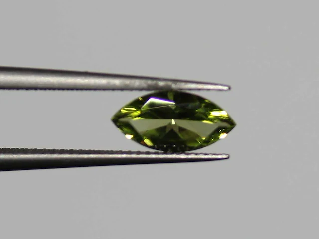 0,48 ct. marquise-vorm appelgroene kleur peridoot-edelsteen - afbeelding 6 van  13
