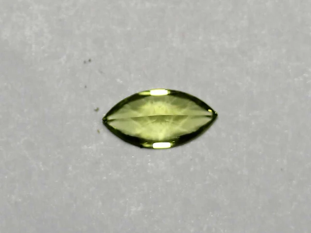 0,48 ct. marquise-vorm appelgroene kleur peridoot-edelsteen - afbeelding 9 van  13