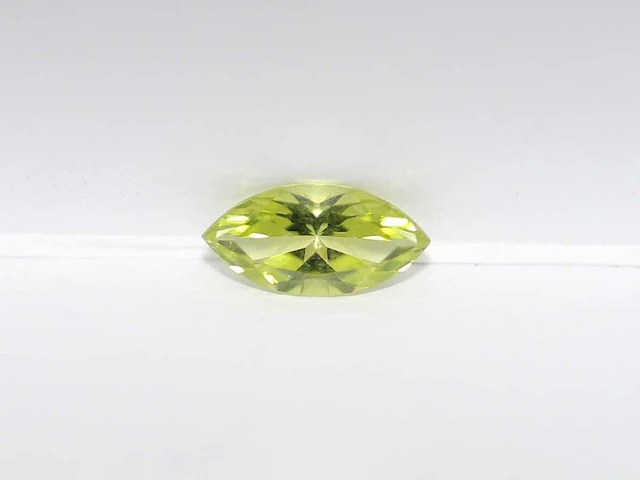 0,48 ct. marquise-vorm appelgroene kleur peridoot-edelsteen - afbeelding 13 van  13