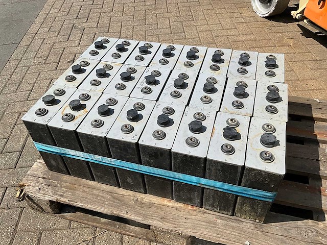 05190l 2 volt tractie batterij (24x) - afbeelding 1 van  4