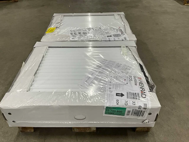0597073306 paneelradiator softline eco 700-33-600 1564w (2x) - afbeelding 7 van  8