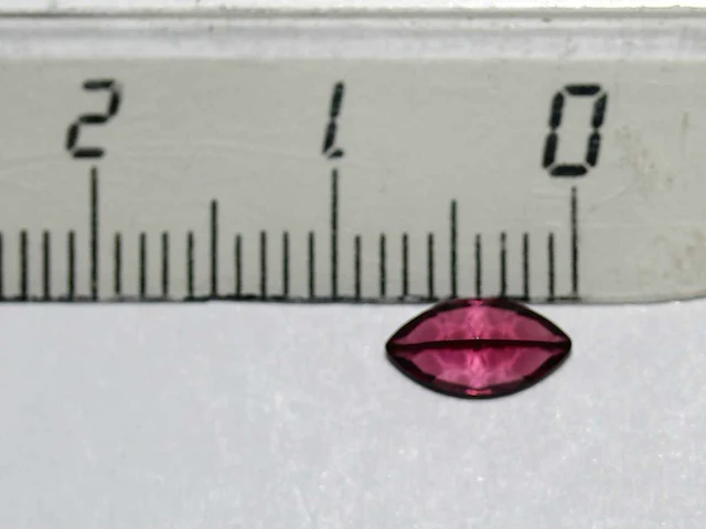 0,75 ct. marquise vorm frambeis - rodoliet-edelsteen - afbeelding 2 van  12