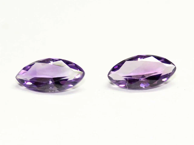 0,96 ct. marquise-vorm violette kleur amethist-edelsteen - afbeelding 1 van  5