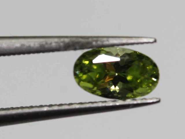 0,97ct. ovaal appelgroene peridoot-edelsteen - afbeelding 3 van  6