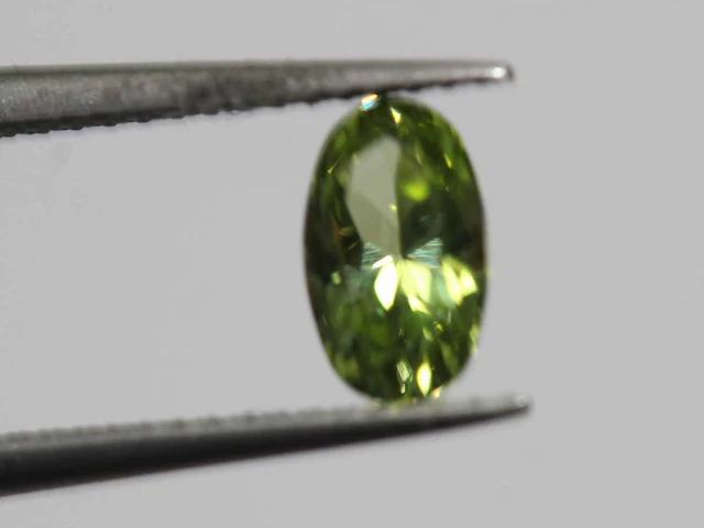0,97ct. ovaal appelgroene peridoot-edelsteen - afbeelding 5 van  6