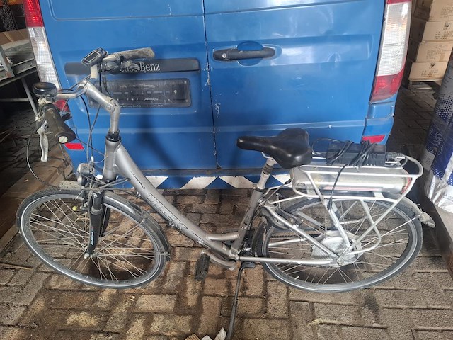 1 dames fiets elektrisch - afbeelding 1 van  2