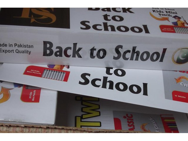1 doosje a 10 doosjes back to school krijtjes - afbeelding 1 van  5