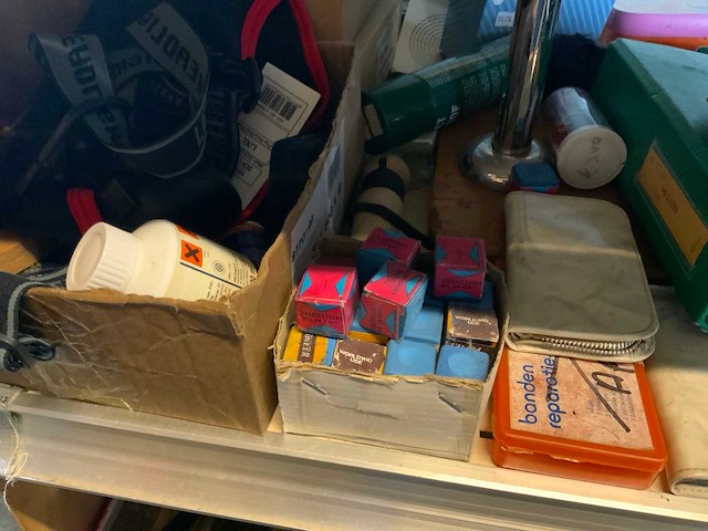 1 legbord stelling met divers - afbeelding 3 van  6