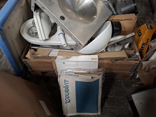 1 lot div sanitair - afbeelding 1 van  4