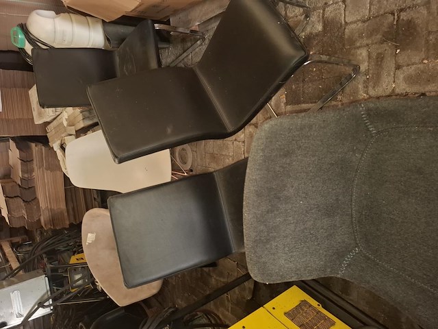 1 lot div stoelen - afbeelding 1 van  5