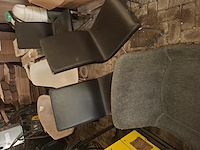 1 lot div stoelen
