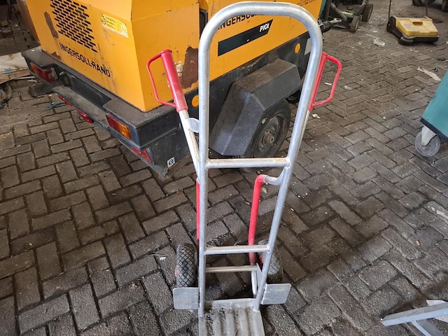 1 metalen steekwagen - afbeelding 1 van  2