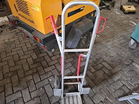 1 metalen steekwagen - afbeelding 1 van  2