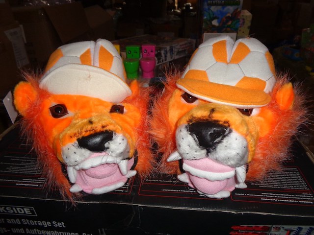 1 paar oranje leeuw voor over je schoenen - afbeelding 3 van  3