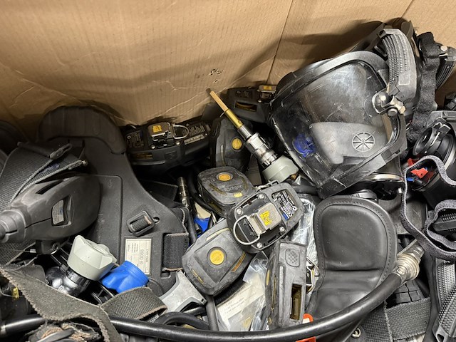 1 pallet diverse onderdelen tbv ademluchttoestellen en ademhalingsbescherming, dräger - afbeelding 21 van  22